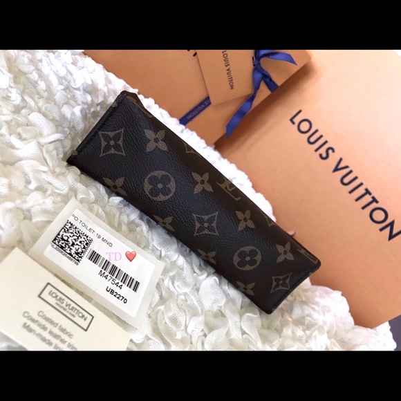 🎁BRAND NEW LOuis Vuitton Toiletry 19 - Picture 6 of 9